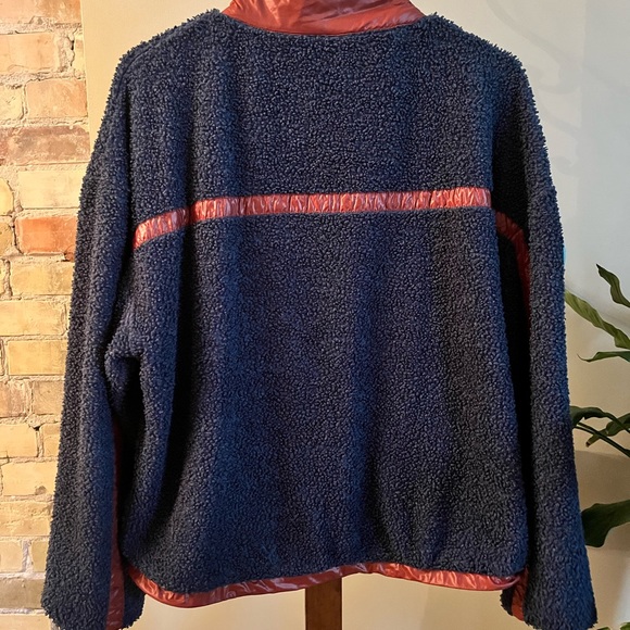 Extra warm pullover sweatshirt. Great used condition - Picture 3 of 4